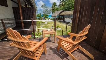 Bungalow, frente al mar | Terraza o patio
