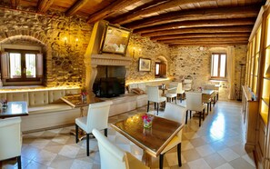 22–tuumainen taulutelevisio, jossa digitaalikanavat