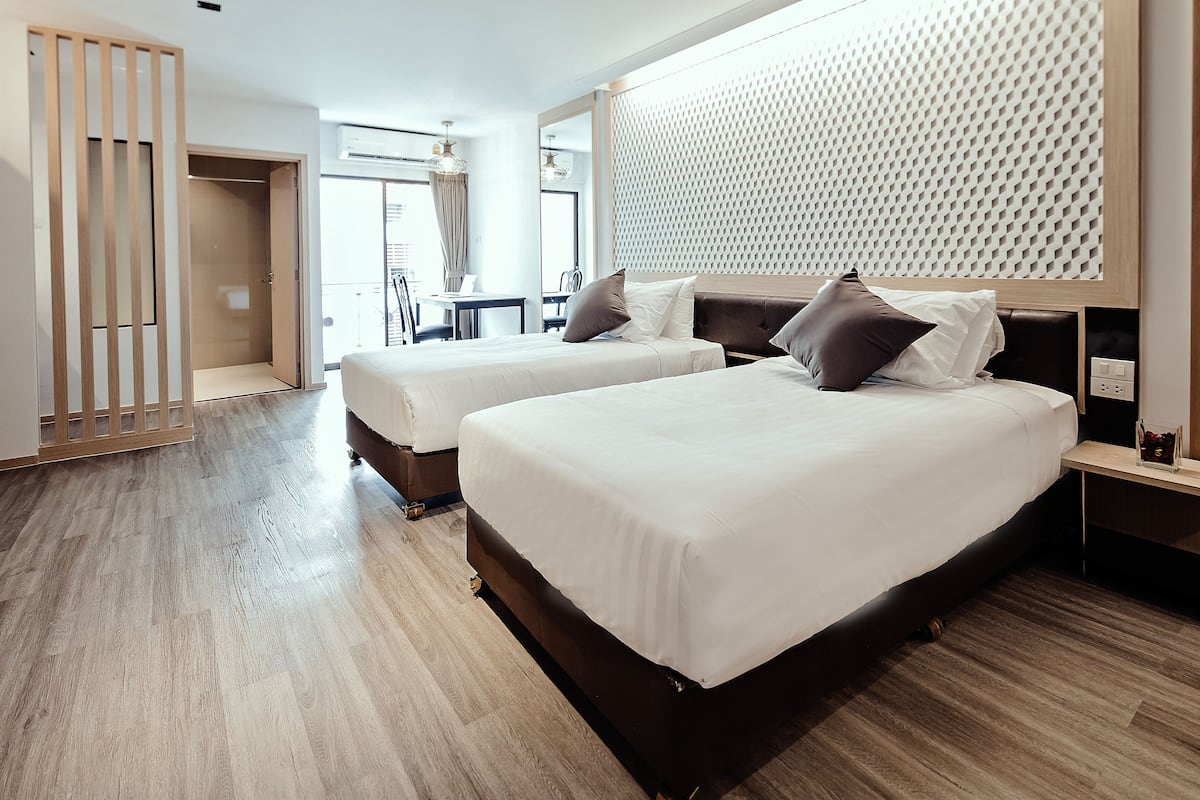 1 slaapkamer, een kluis op de kamer, verduisterende gordijnen
