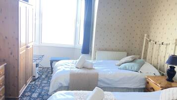 Zweibettzimmer, Meerblick | Badezimmer | Kostenlose Toilettenartikel, Handtücher, Shampoo