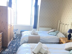 Twin Room, Sea View | Bathroom | Free toiletries, towels, shampoo - Cannon House Hotel (Rothesay)