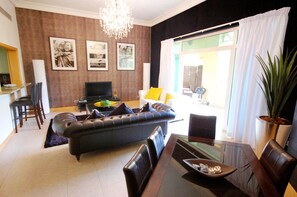 Apartment, 2 Bedrooms | Living room