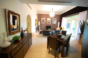 Apartment, 2 Bedrooms | In-room dining