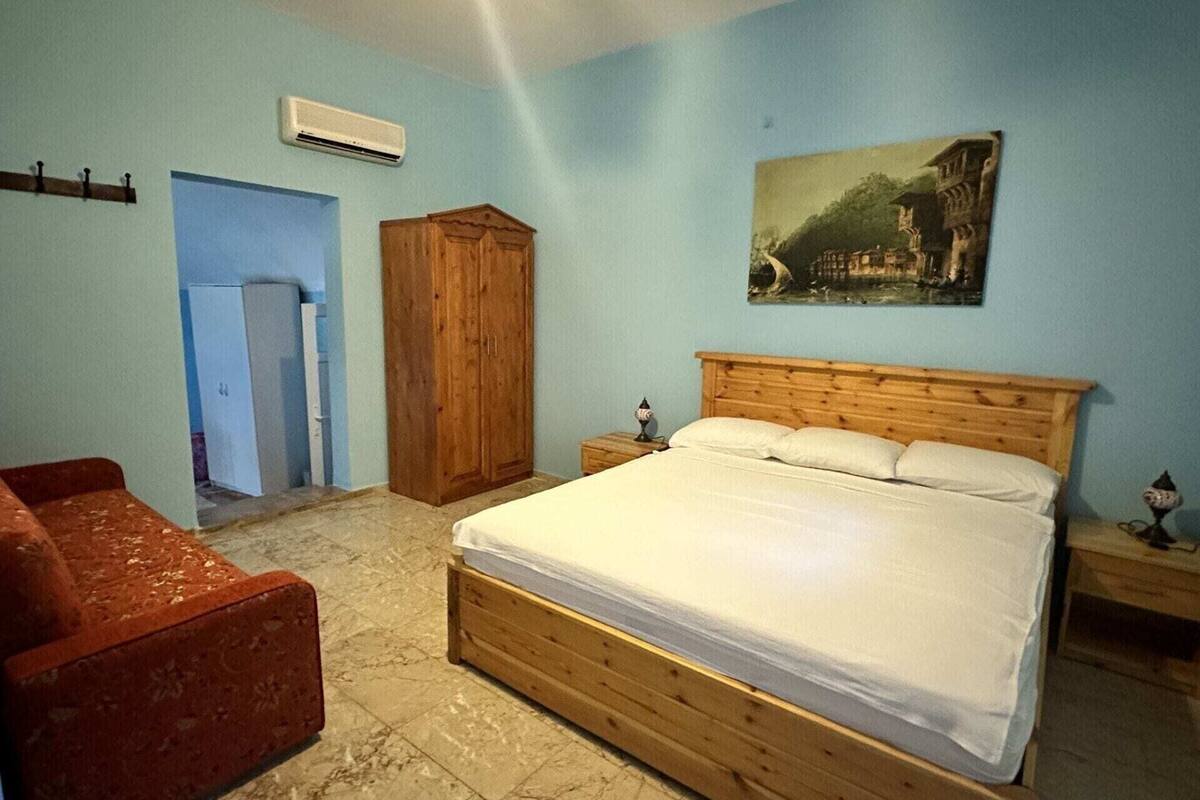 Suíte família, 2 quartos | 1 quarto, roupas de cama premium, cofres nos quartos
