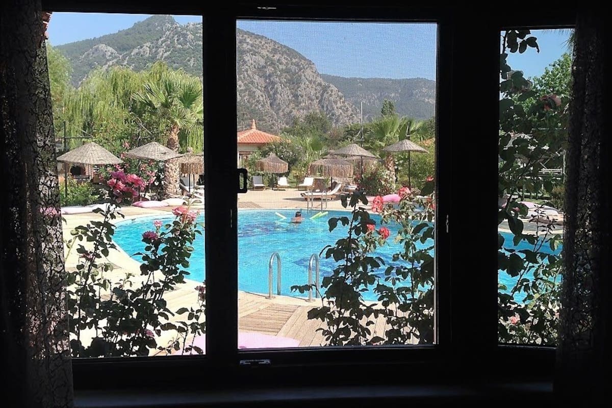 Deluxe Room, Jetted Tub