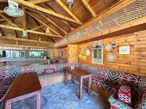 Se sirven comidas y cenas; con vista a la alberca