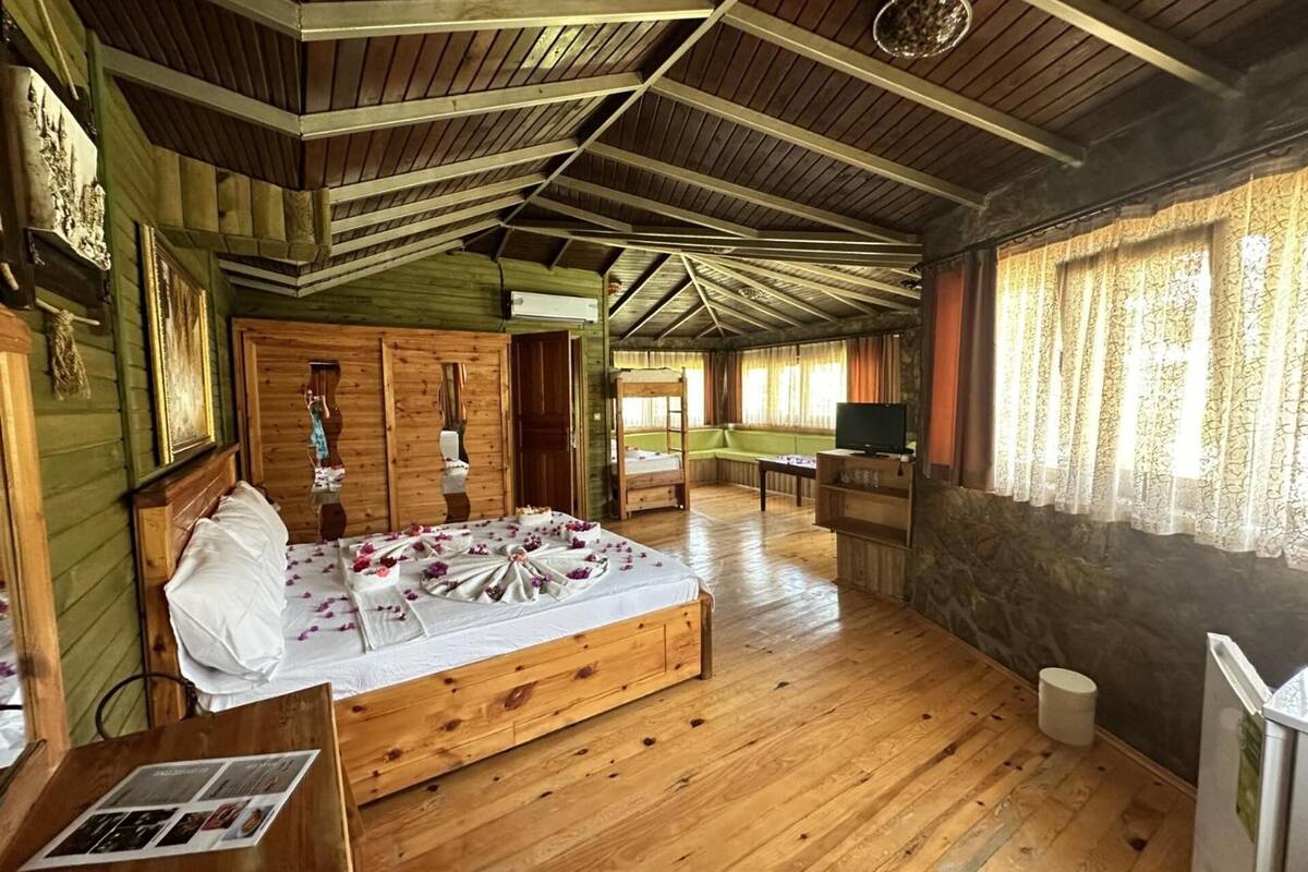 Quarto luxo, banheira de hidromassagem | 1 quarto, roupas de cama premium, cofres nos quartos