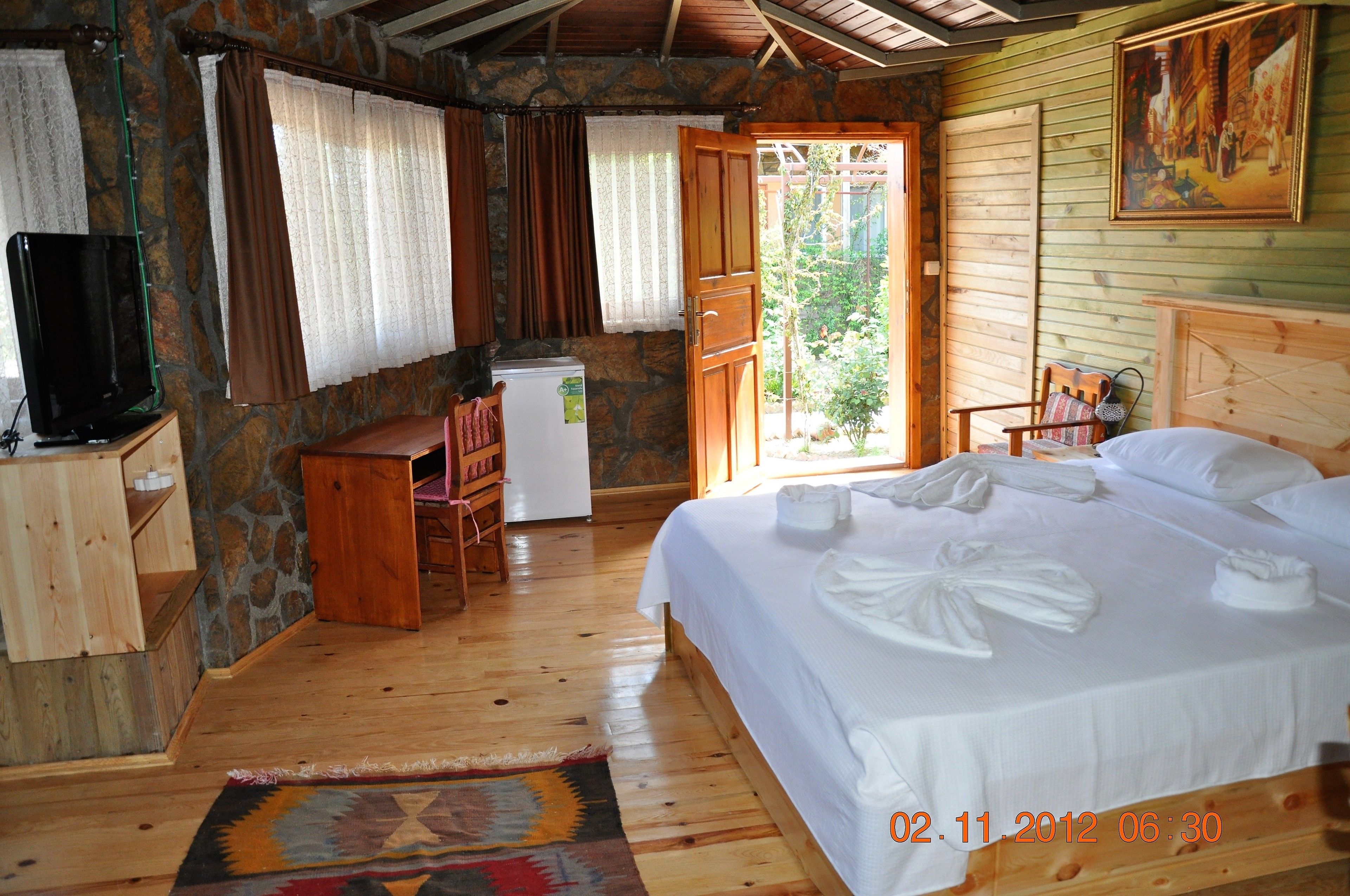 deluxe room, jetted tub | premium bedding, in-room safe, individually decorated