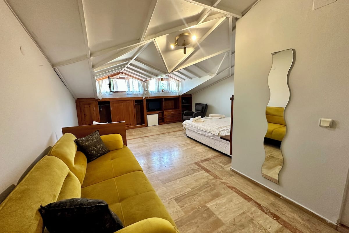 family room | living area | 40-inch flat-screen tv with satellite channels, tv