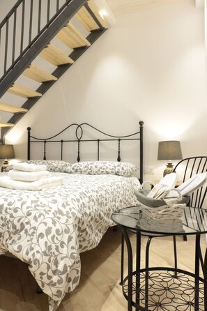 Free WiFi, bed sheets - B&B Napoli La scalinata di Chiaia (Naples)