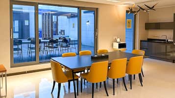 Penthouse | Essbereich im Zimmer
