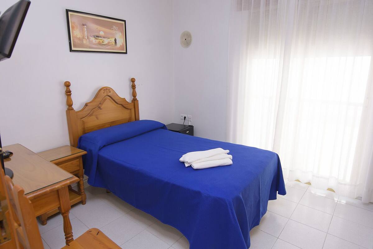 Single Room | Desk, blackout drapes, iron/ironing board (on request), WiFi (free)