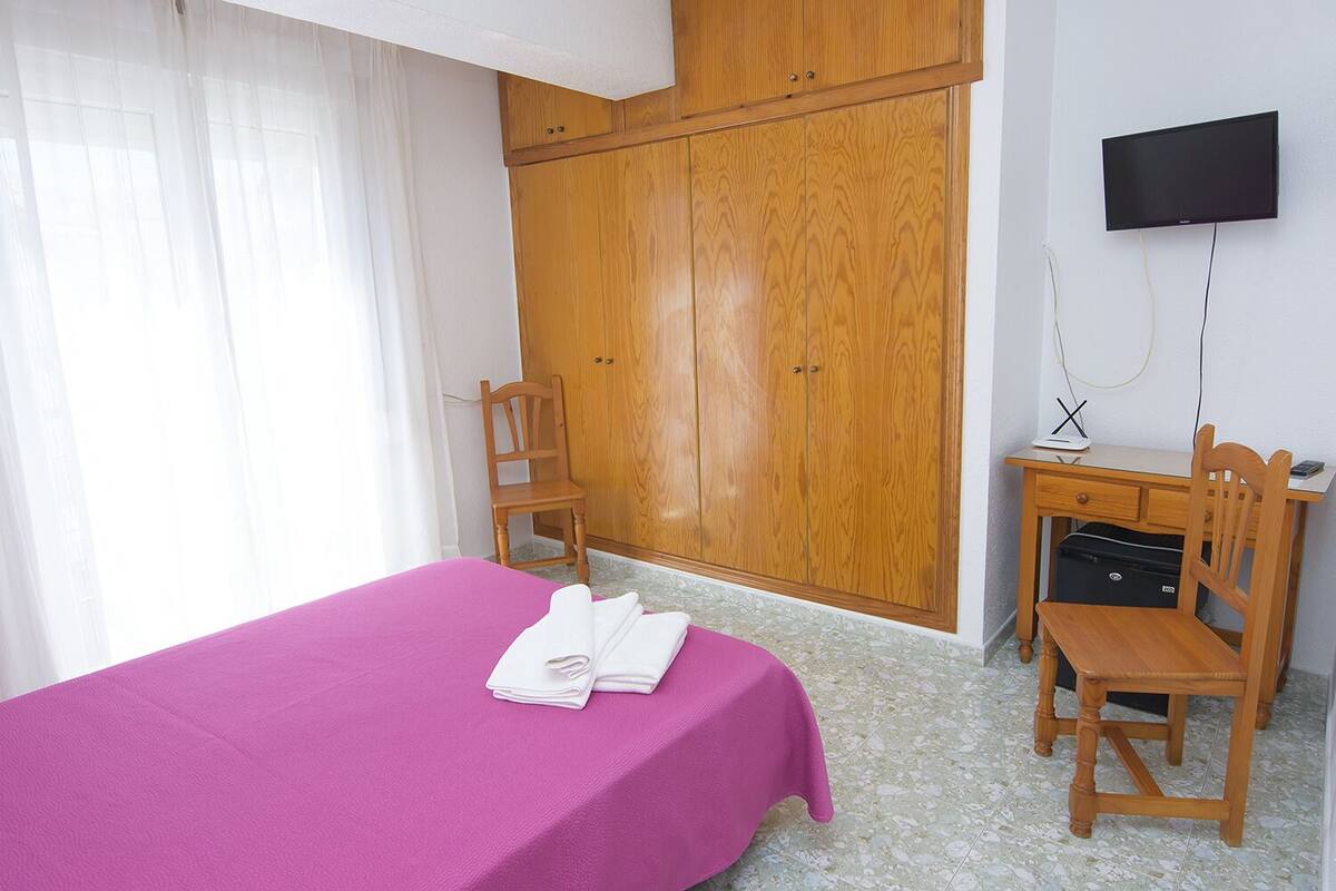 Double Room | Desk, blackout drapes, iron/ironing board (on request), WiFi (free)