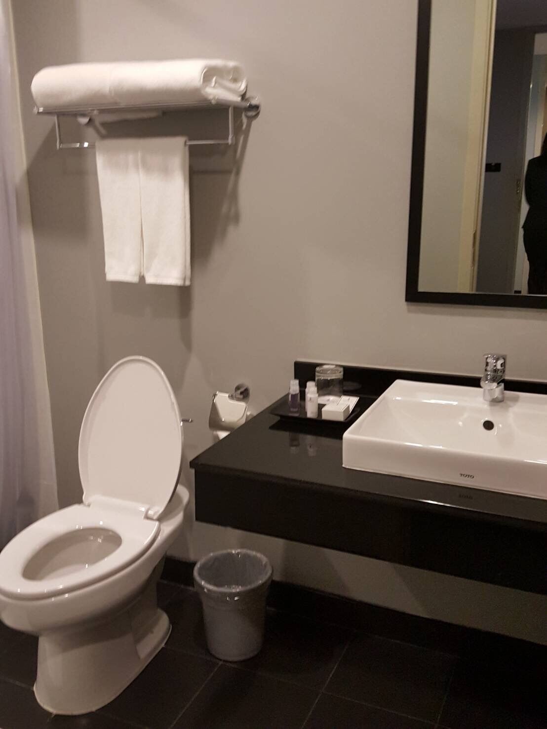 superior room 10 hours | bathroom | shower, free toiletries, towels