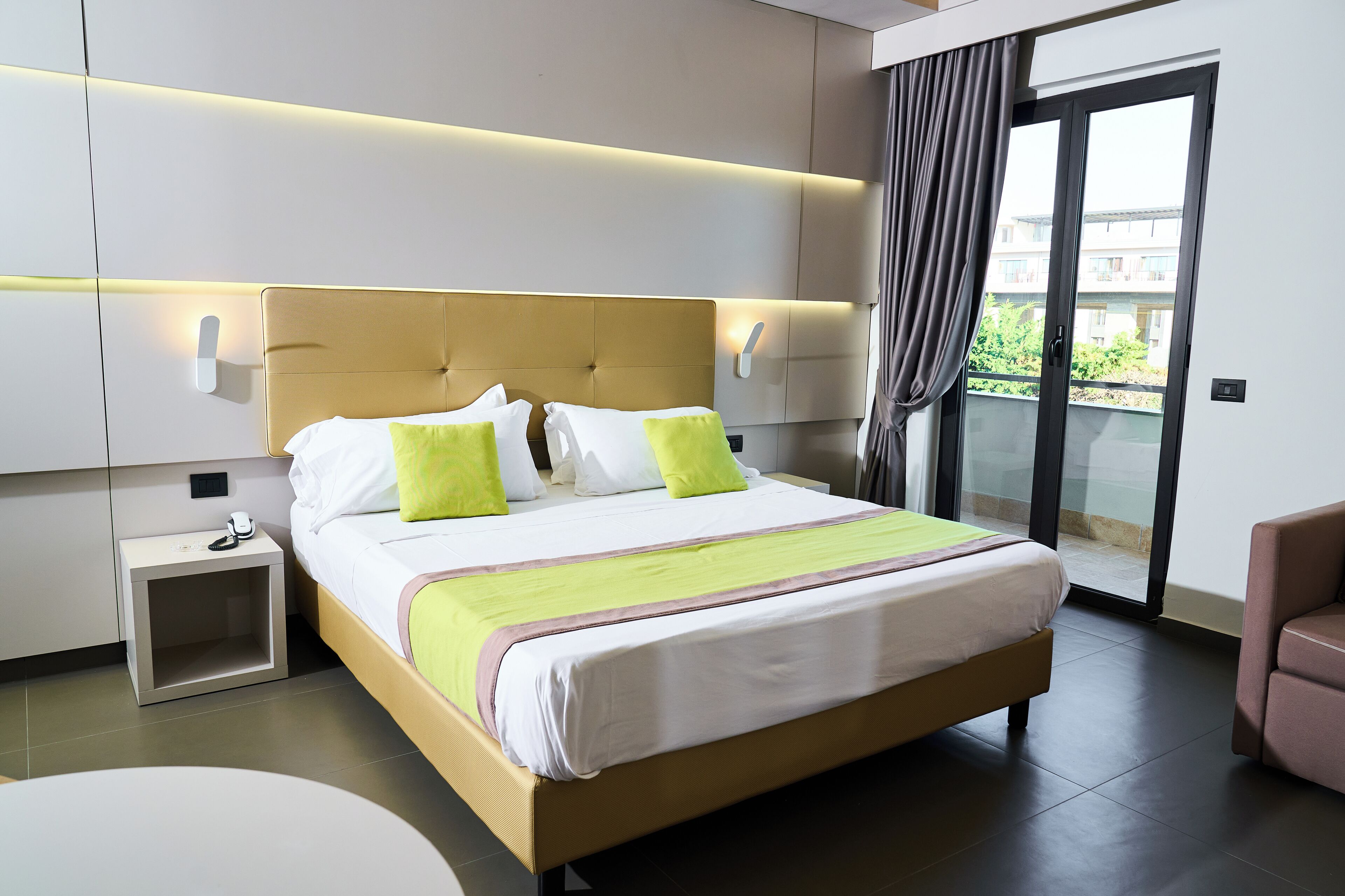 superior suite, 1 king bed, hot tub | 1 bedroom, egyptian cotton sheets, premium bedding, minibar