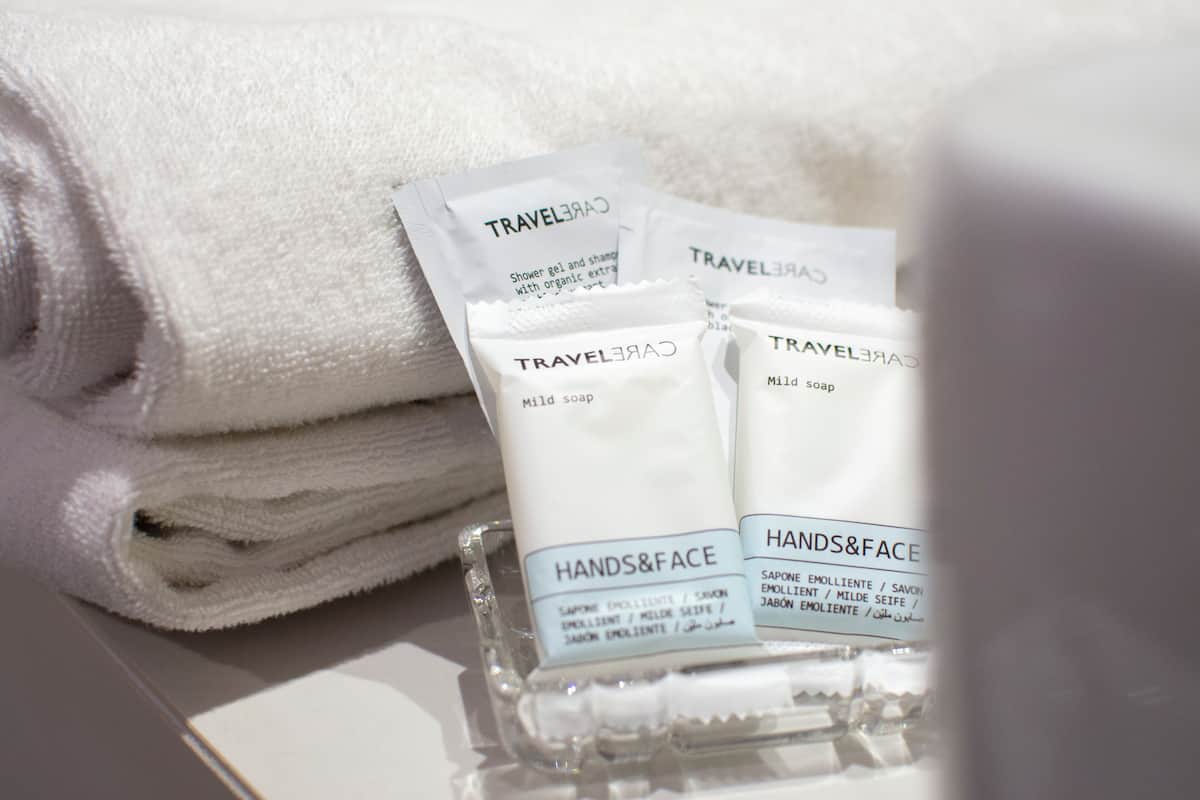 room, 2 single beds | bathroom | free toiletries, hair dryer, bidet, towels