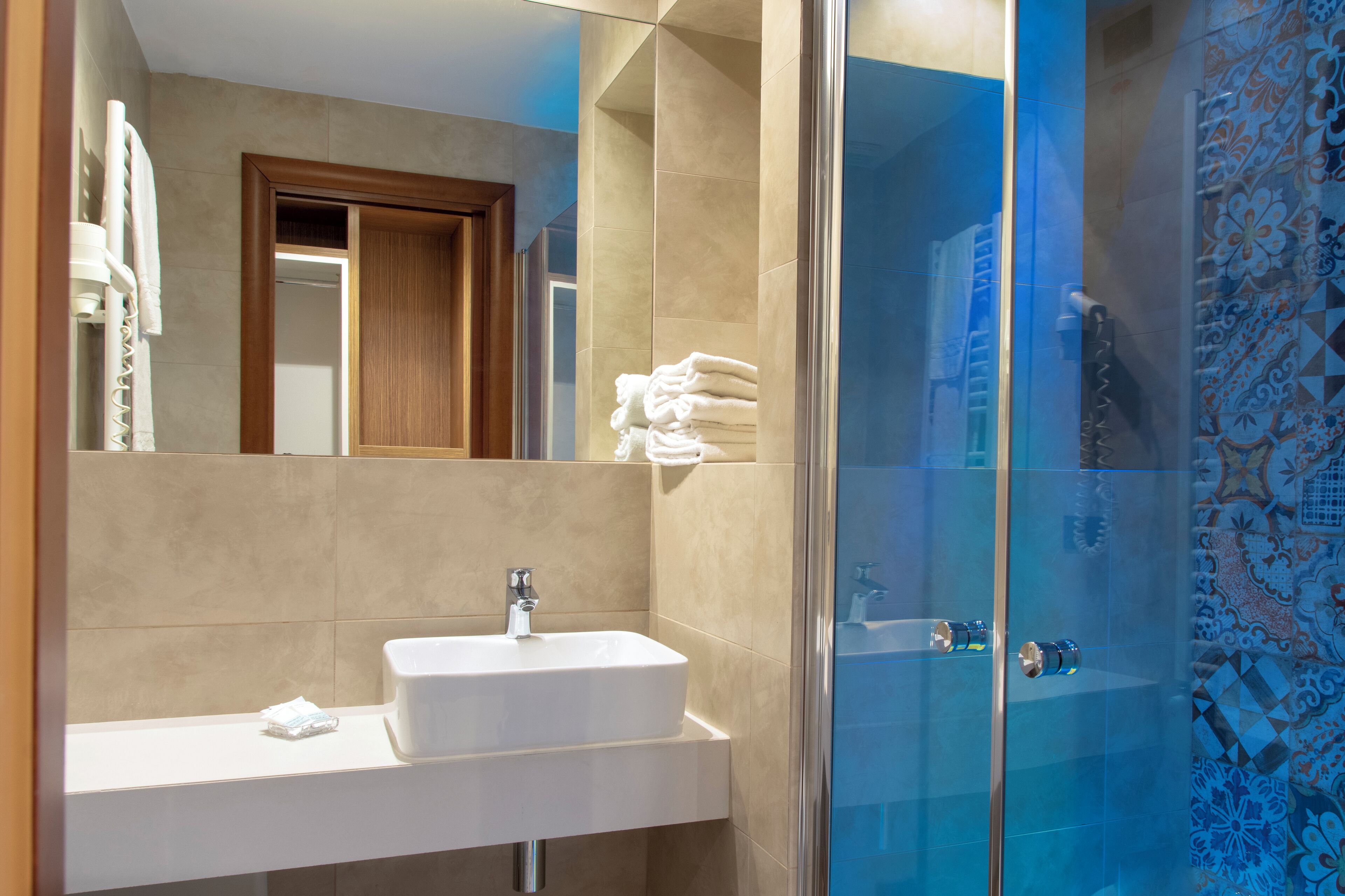 deluxe triple room | bathroom | free toiletries, hair dryer, bidet, towels