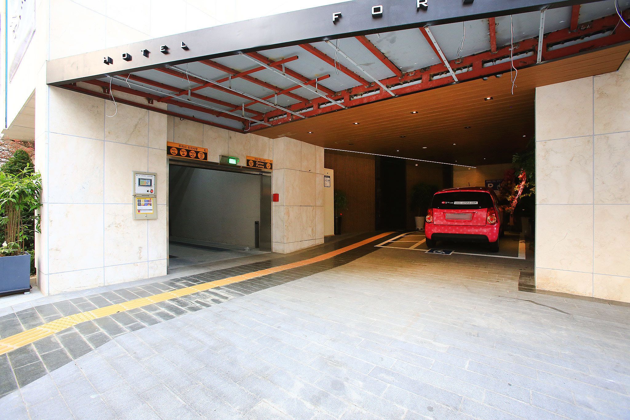 Gratis parkeerplaatsen, gratis valetparkeerservice