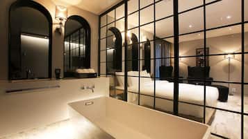 Suite | Bathroom | Separate bathtub and shower, free toiletries, hair dryer, bathrobes