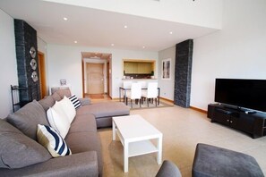 Apartment, 1 Bedroom | Living area