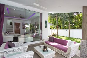 Poolside bar - Tropicale Villa (Rawai)