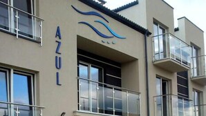 A multi-story building with balconies and a sign reading "AZUL". - Pensjonat Azul (Kolobrzeg)