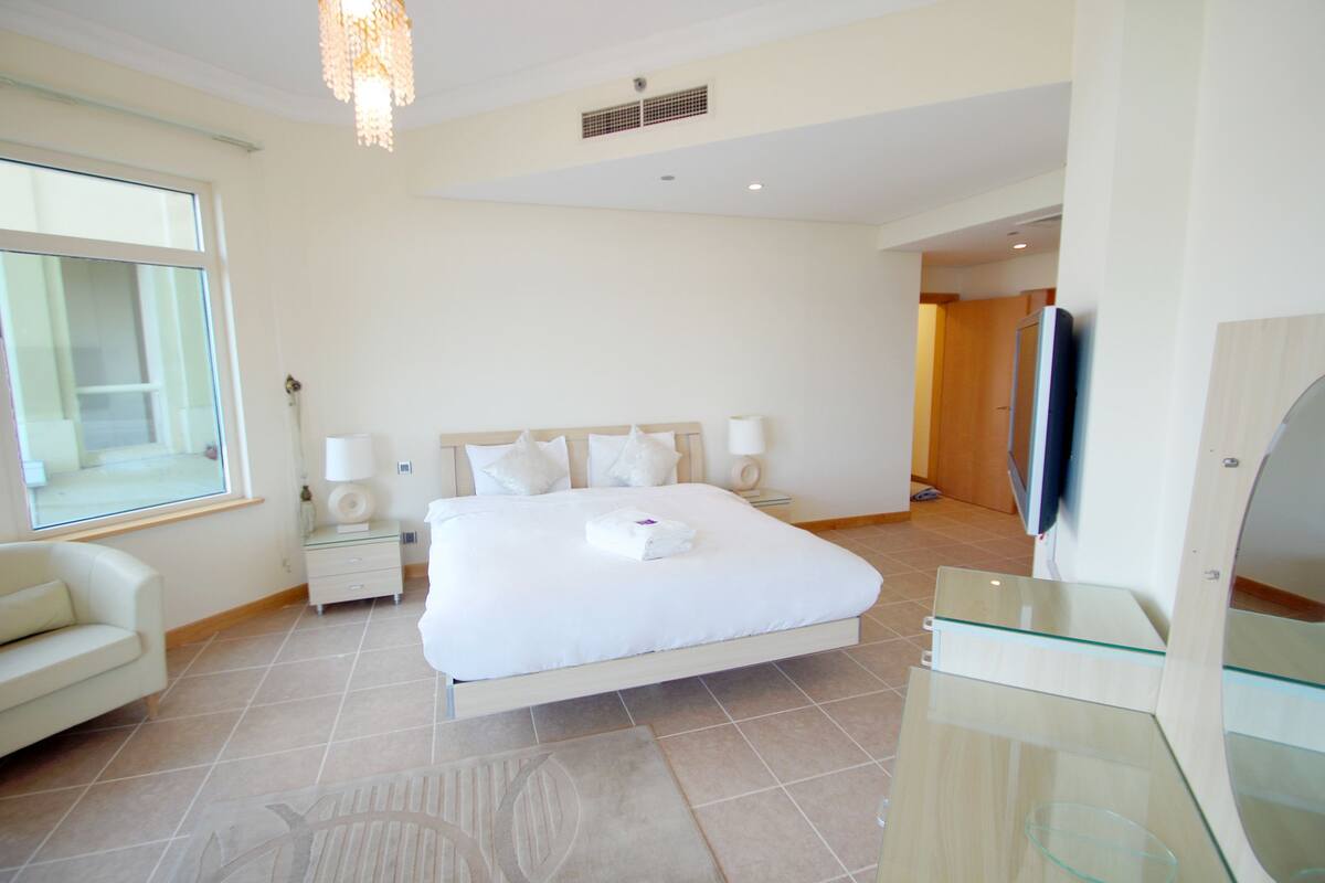 Apartment, 2 Bedrooms | In-room safe, blackout drapes, iron/ironing board, free WiFi