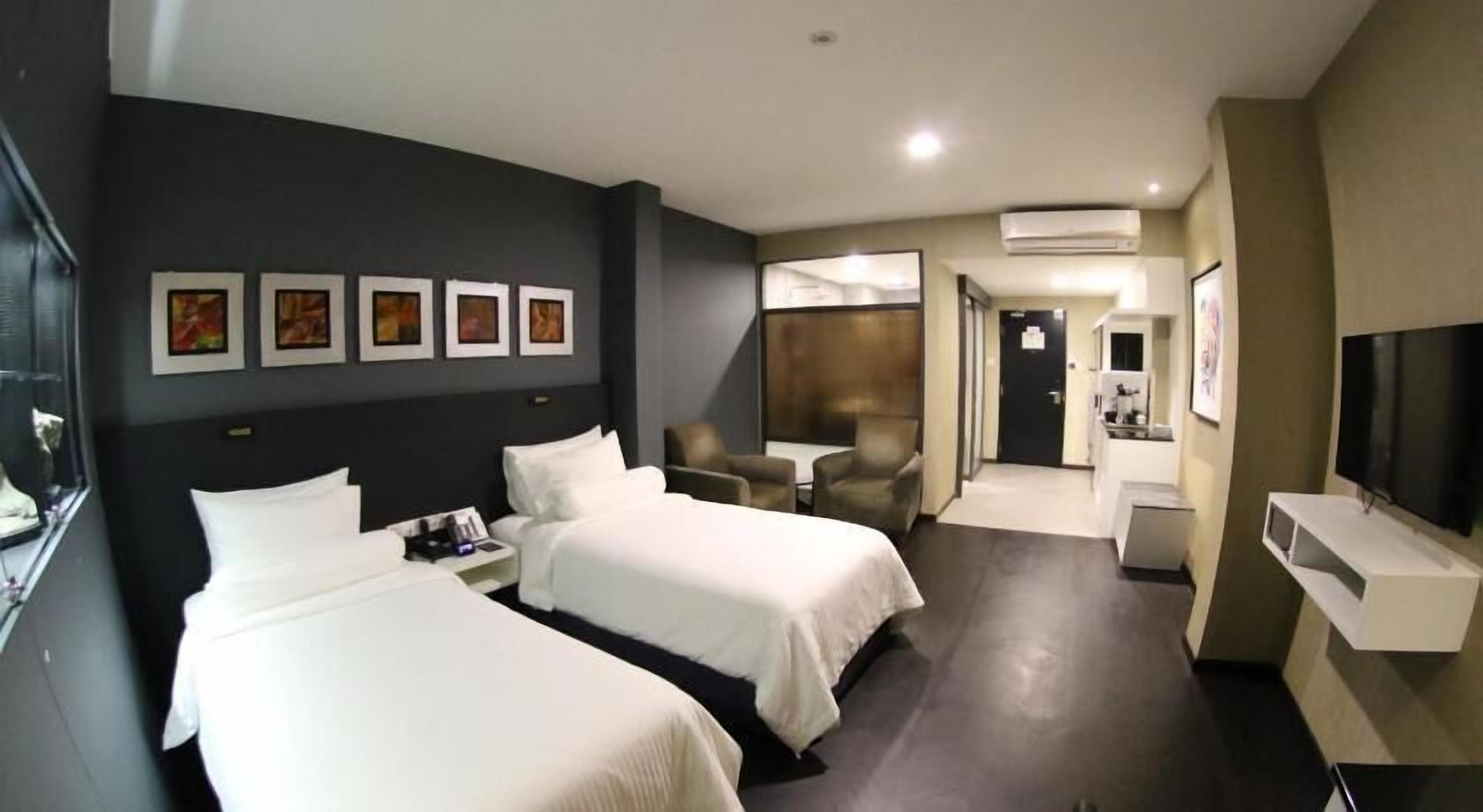 Minibar, in-room safe, individually decorated, individually furnished