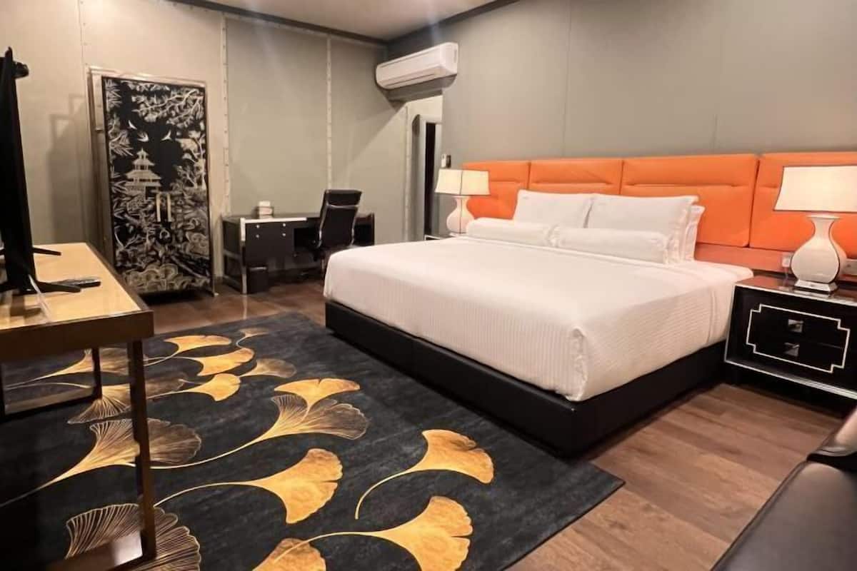 Minibar, in-room safe, individually decorated, individually furnished