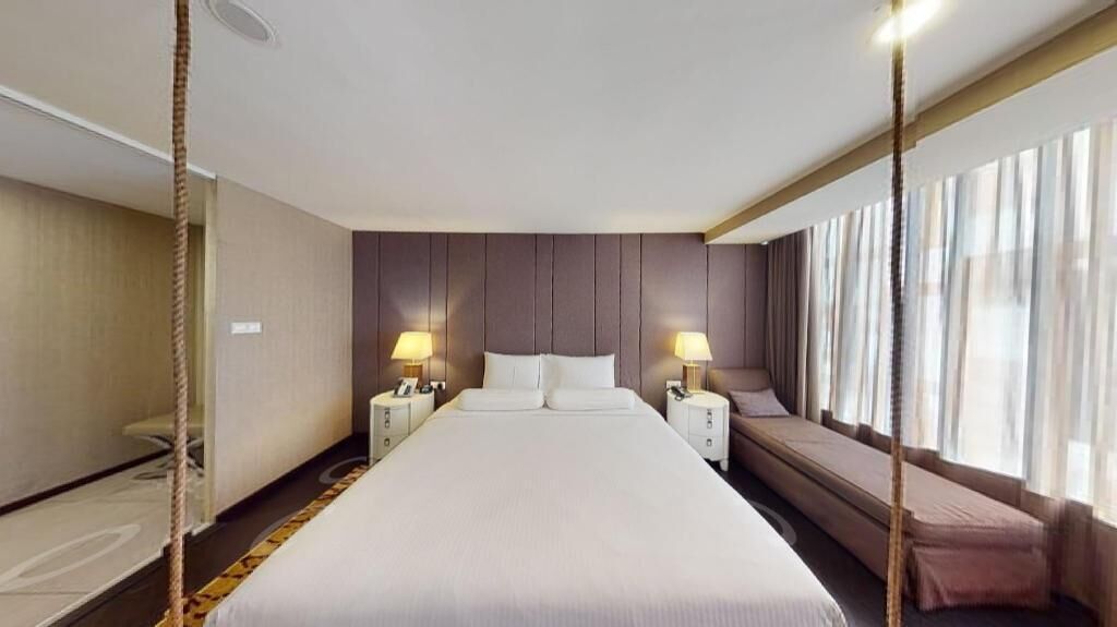 Minibar, in-room safe, individually decorated, individually furnished