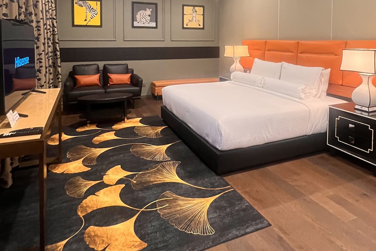 Kahden hengen luksushuone | Minibaari, tallelokero huoneessa, yksilöllisesti sisustettu