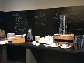 Daily buffet breakfast (EUR 4.9 per person) - basehouse (Bendorf)