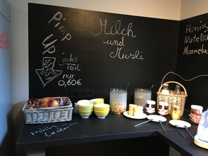 Petit déjeuner buffet servi tous les jours en supplément