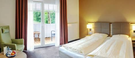 Double Room, Balcony | In-room safe, desk, iron/ironing board, rollaway beds