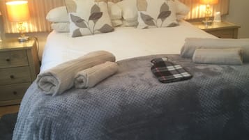 Double Room, Ensuite | Hypo-allergenic bedding, individually decorated, individually furnished