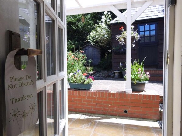 Chambre avec lits jumeaux, salle de bains attenante