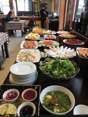 Petit déjeuner buffet compris