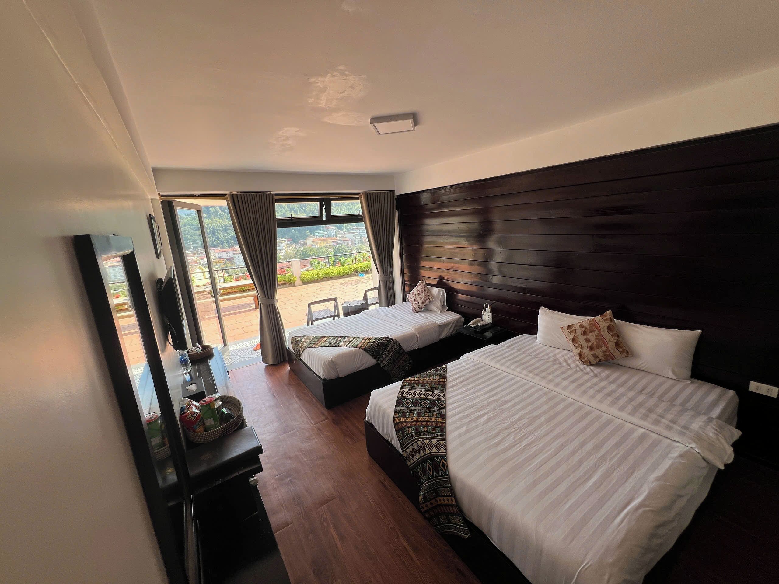 deluxe triple room | minibar, in-room safe, desk, blackout curtains