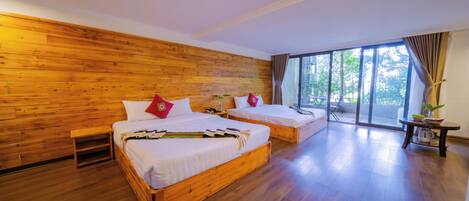 Family Room with Garden View