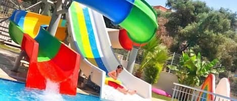 Alberca techada y alberca al aire libre por temporada