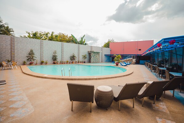 Outdoor pool - Grand Palace Hotel Butuan (Butuan)