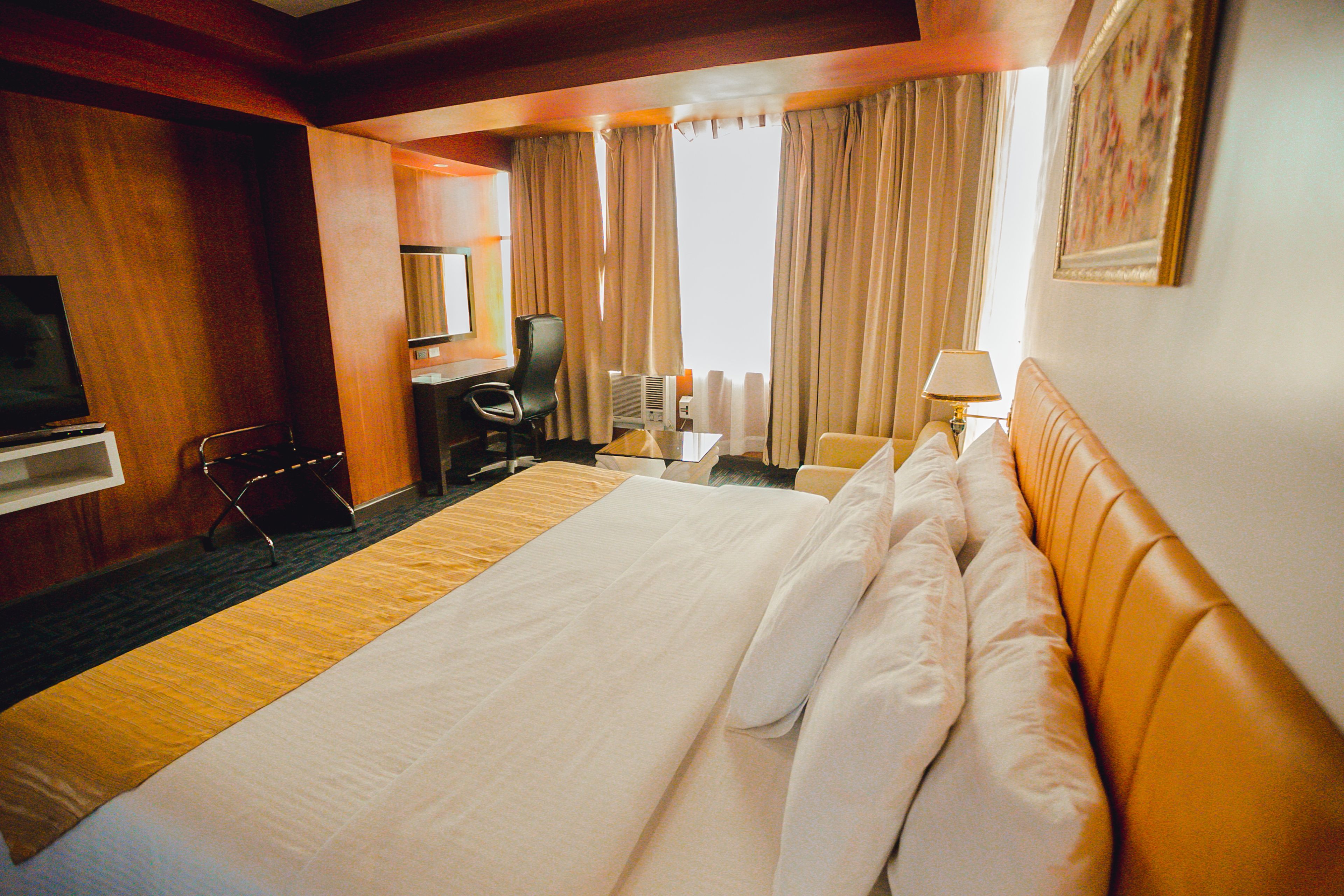 总统客房 | 埃及棉床单、高档床上用品、迷你吧、办公桌