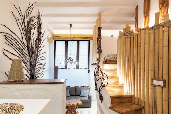 Luxe studio (Jacuzzi) | Woonruimte | Flatscreentelevisie