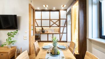 Apartemen Eksklusif, 3 kamar tidur, sauna | Dapur pribadi | Mesin pembuat kopi/teh, lemari es besar, microwave, dan oven