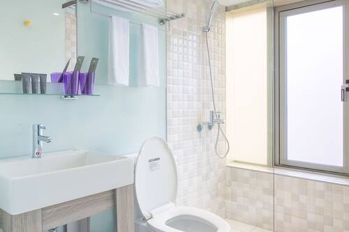 Double Room (Moon) | Bathroom | Shower, free toiletries, hair dryer, slippers