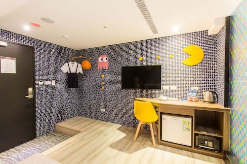Triple Room | In-room safe, desk, blackout curtains, soundproofing
