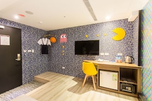Triple Room | In-room safe, desk, blackout drapes, soundproofing