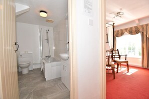 Habitación doble superior, baño en la habitación (Countryside view) | Baño