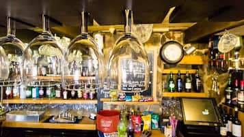 Bar (trong khuôn viên)