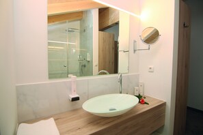 Chambre Double Exclusive, balcon | Salle de bain | Douche, sĂšche-cheveux, serviettes fournies